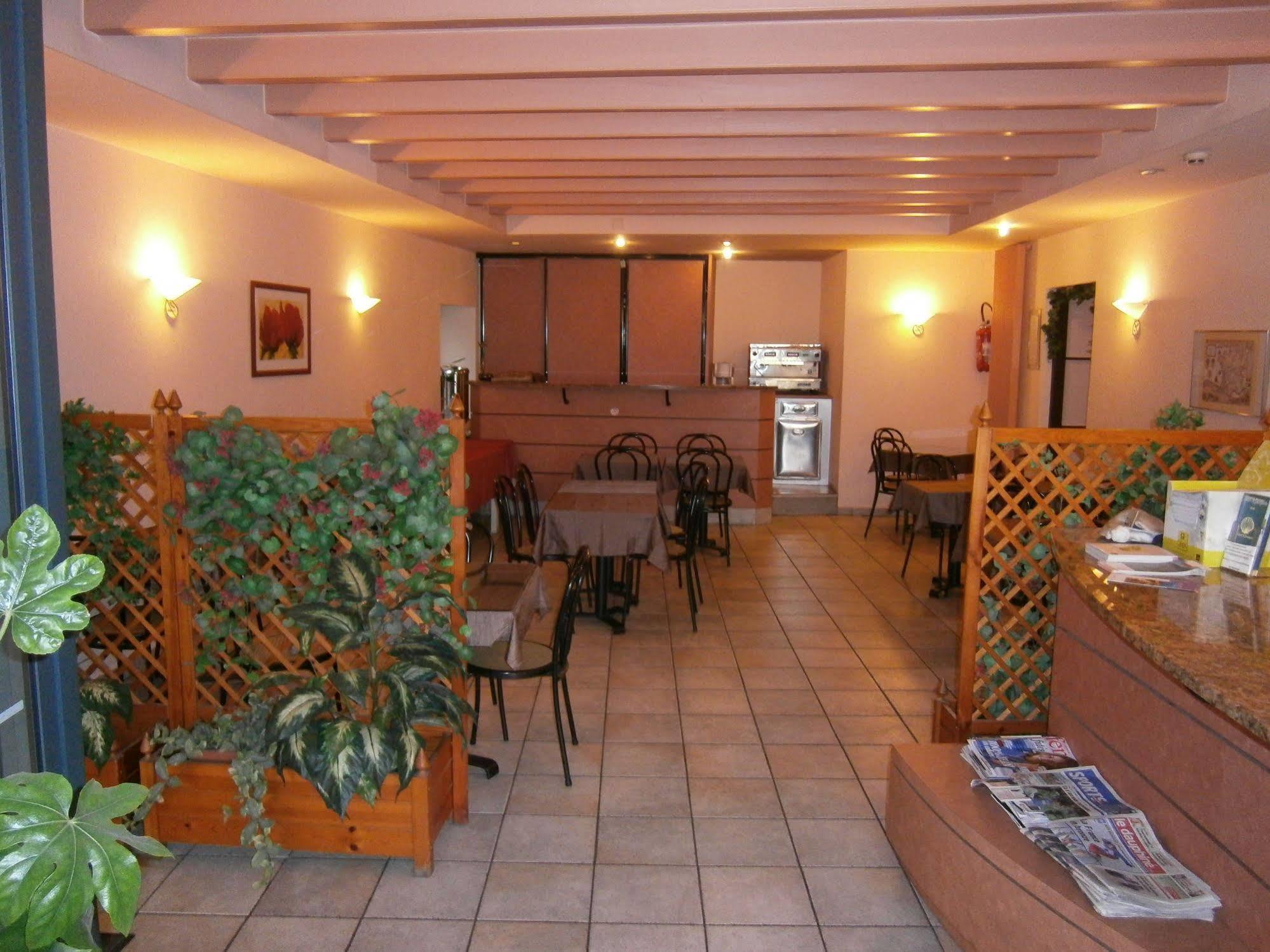 Logis Hotel Saint Jacques فالنسيا المظهر الخارجي الصورة