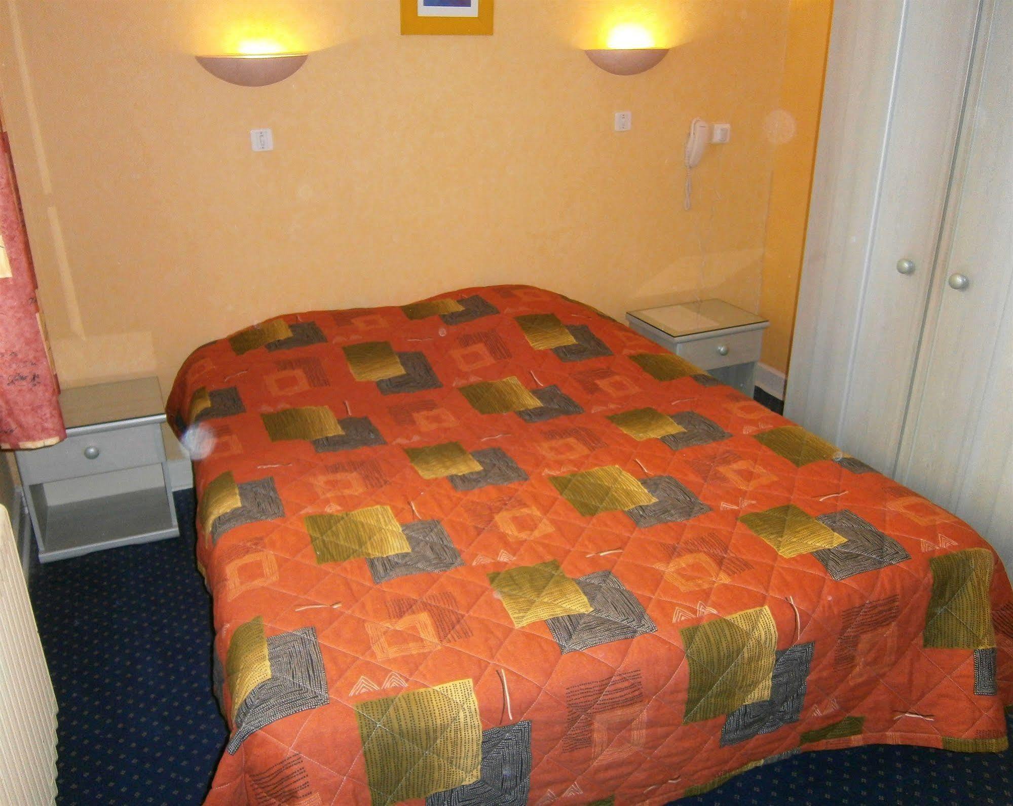 Logis Hotel Saint Jacques فالنسيا المظهر الخارجي الصورة
