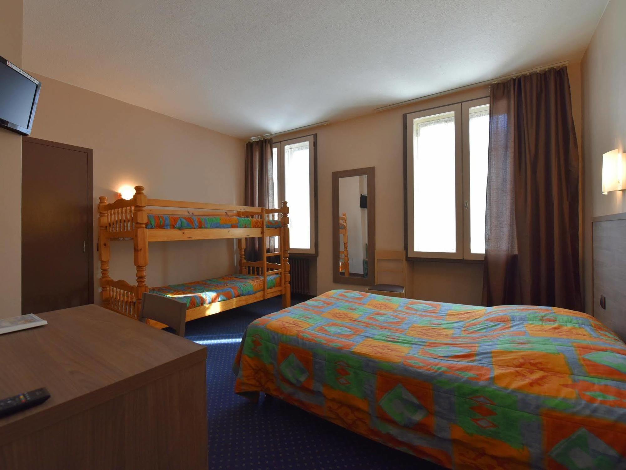 Logis Hotel Saint Jacques فالنسيا المظهر الخارجي الصورة